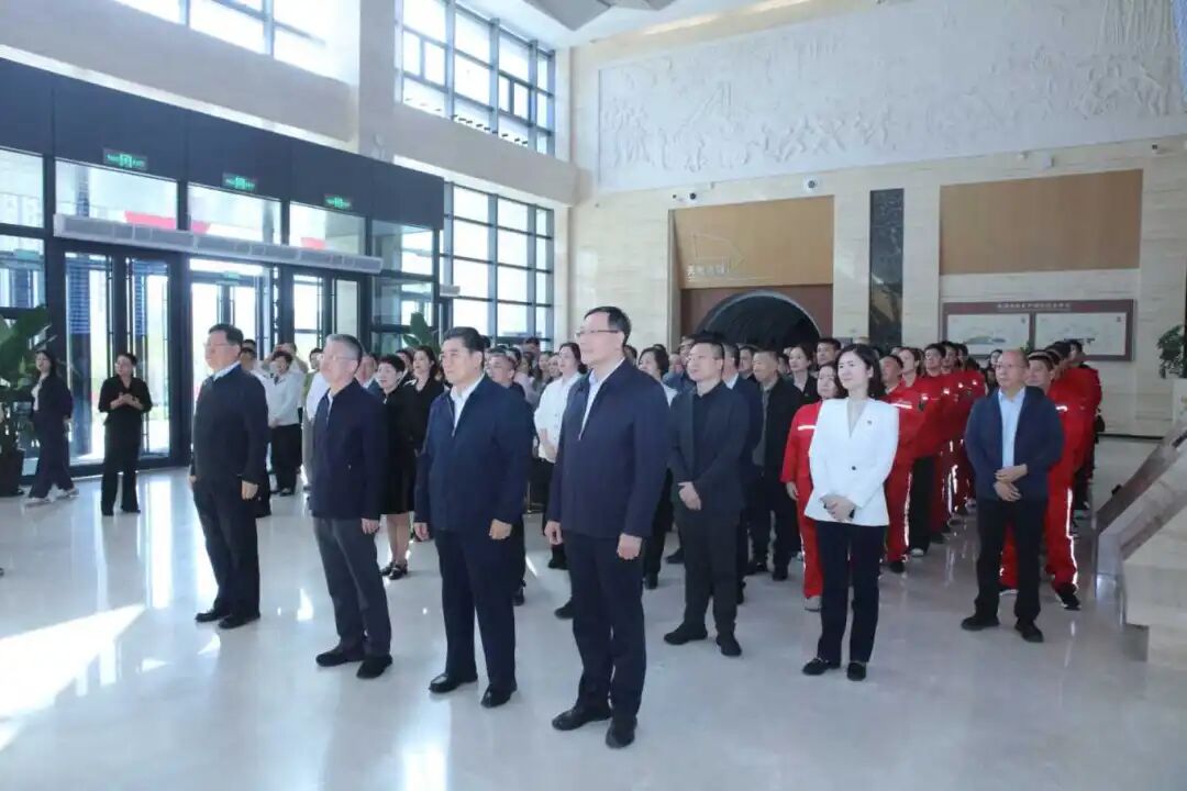 “诗行大地·矿韵山河”主题摄影书画展启幕 有色集团大展风采